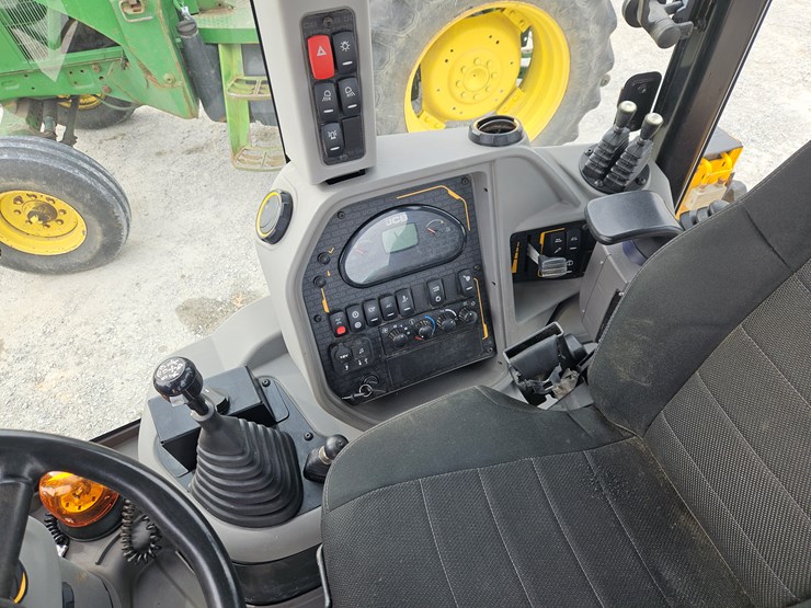 2018-jcb-3cx-compact-image-11