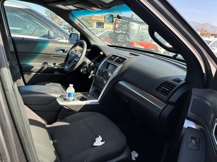 2015-ford-explorer-image-10