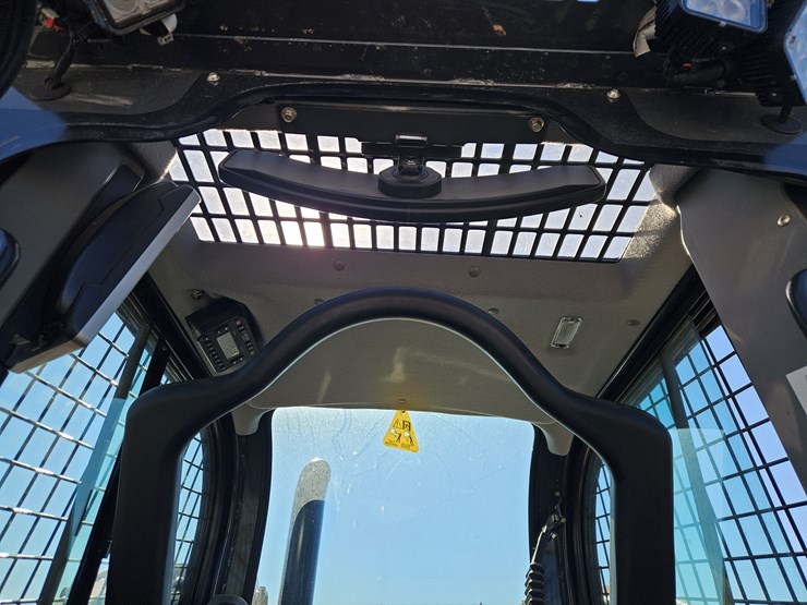 2024-case-tv450b-image-8