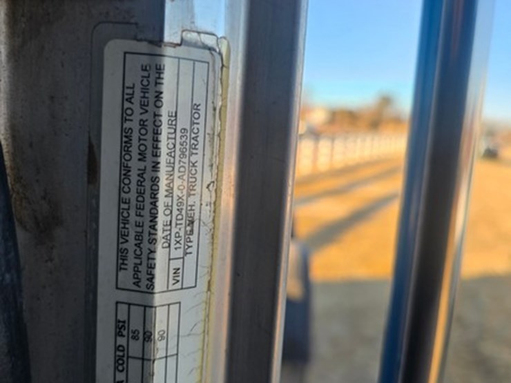 2010-peterbilt-367-image-33