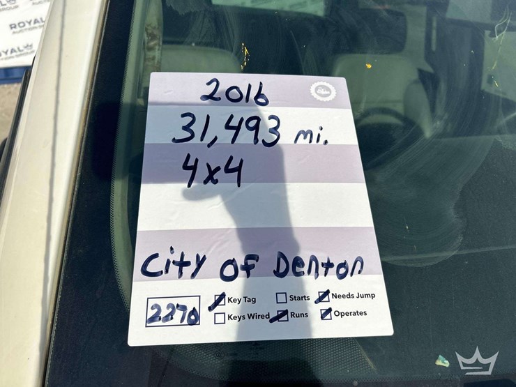 2016-chevrolet-silverado-4x4-crew-cab-pickup-truck-image-5