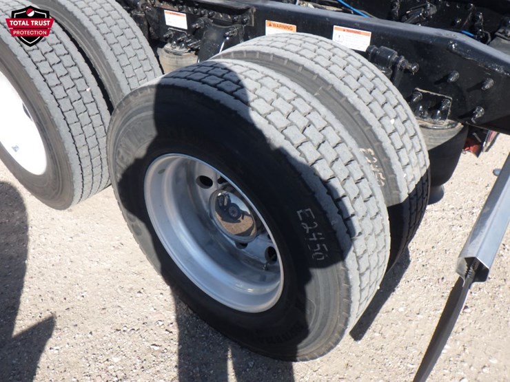 2022-freightliner-cascadia-116-image-12