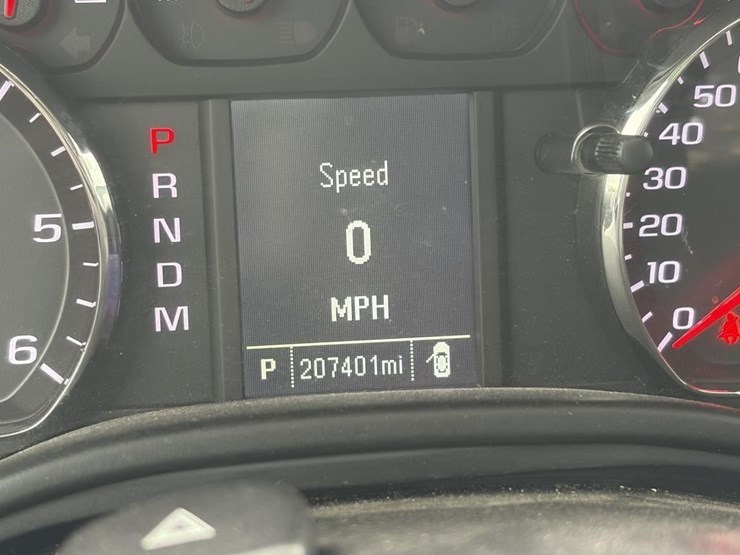 2015-chevrolet-tahoe-image-21