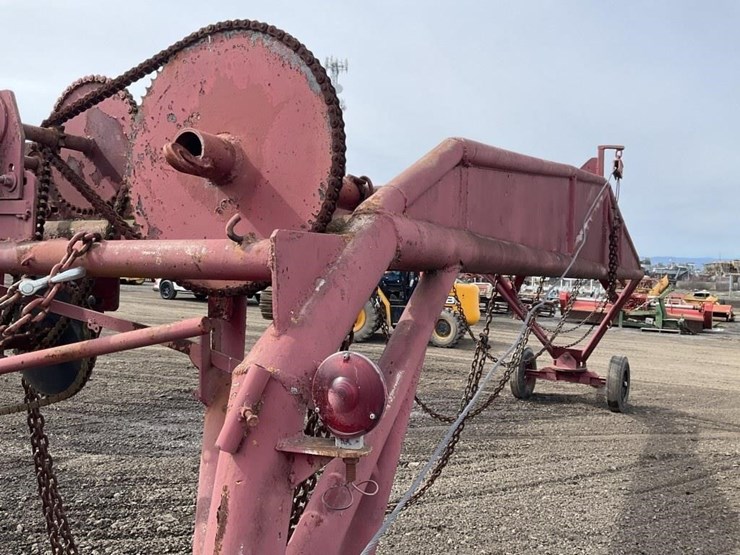 custom-28'-implement-carrier-image-11