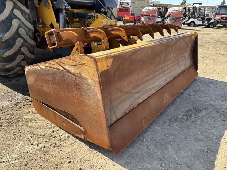 2017-deere-210lep-image-16