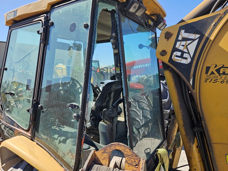 2004-caterpillar-420d-image-15