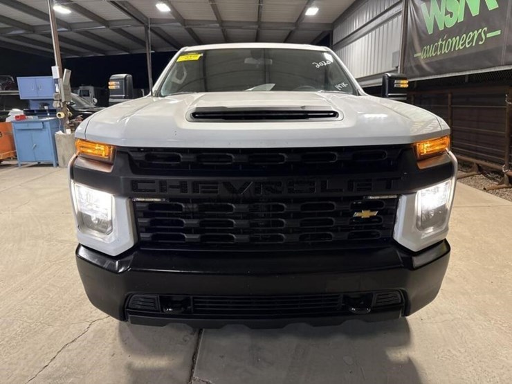 2020-chevrolet-silverado-3500hd-image-3