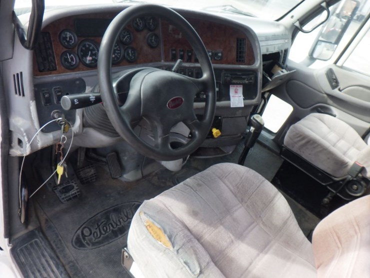 2001-peterbilt-387-image-16