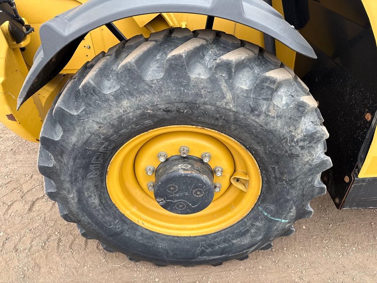 2011-caterpillar-th514-telehandler-image-19