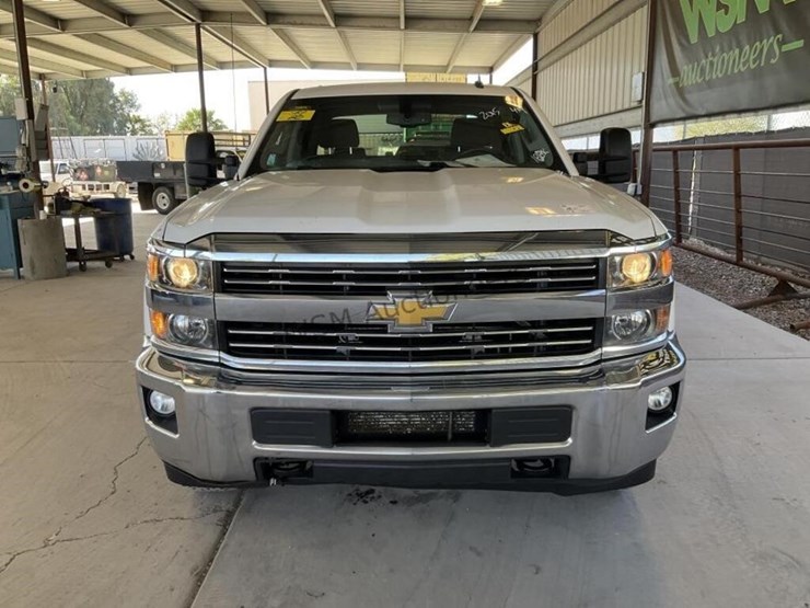 2015-chevrolet-silverado-2500hd-image-3
