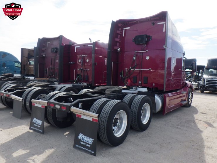 2023-peterbilt-579-image-9