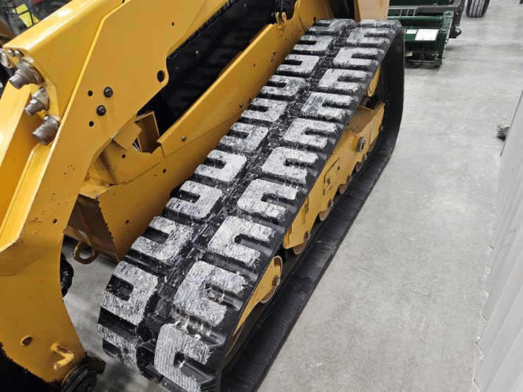 2023-caterpillar-299d3-image-23