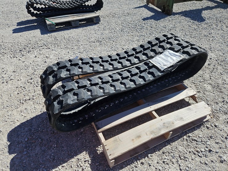 #205119-•-camso-230x48x70-tracks-image-3