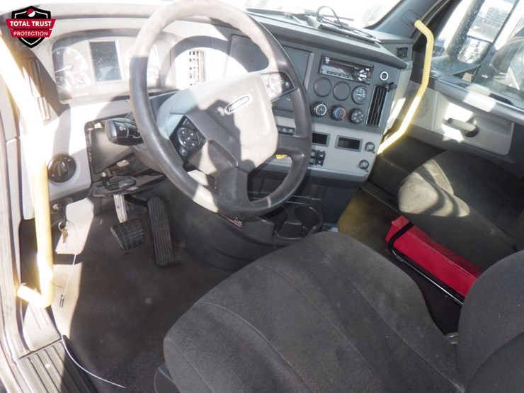 2022-freightliner-cascadia-116-image-15