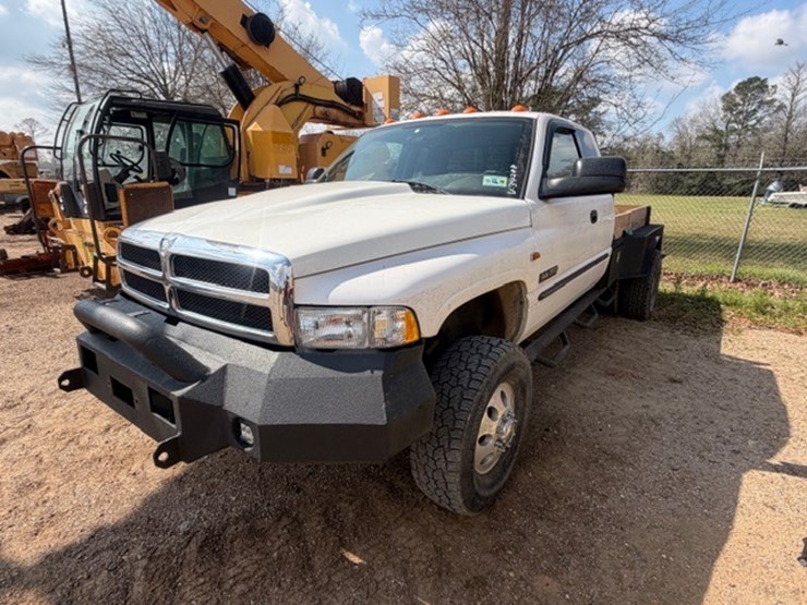 2002-dodge-ram-3500-image-1