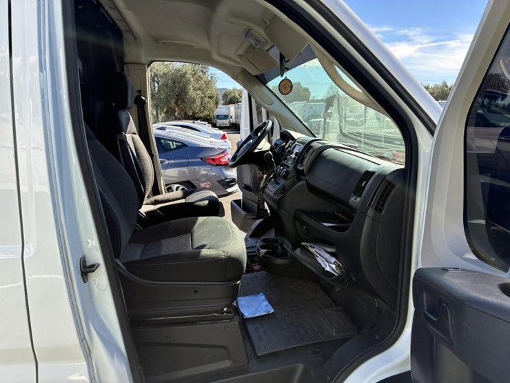 2021-utility-van-image-9