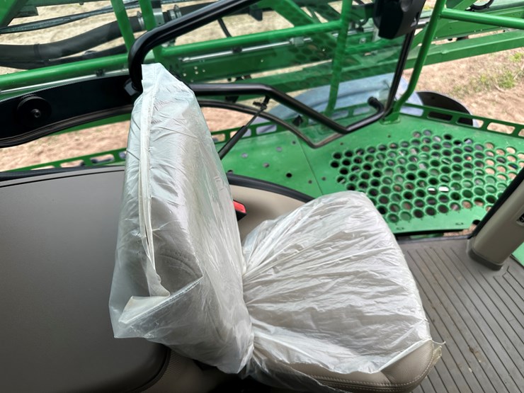 2021-john-deere-r4038-image-96