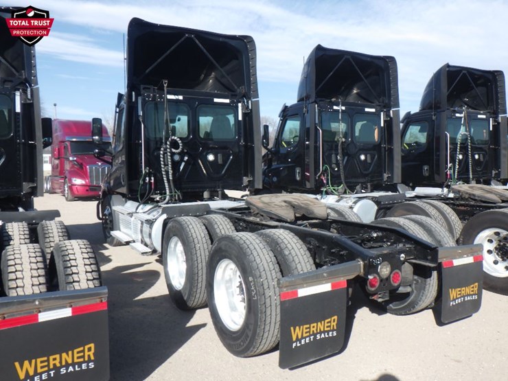 2022-freightliner-cascadia-116-image-11