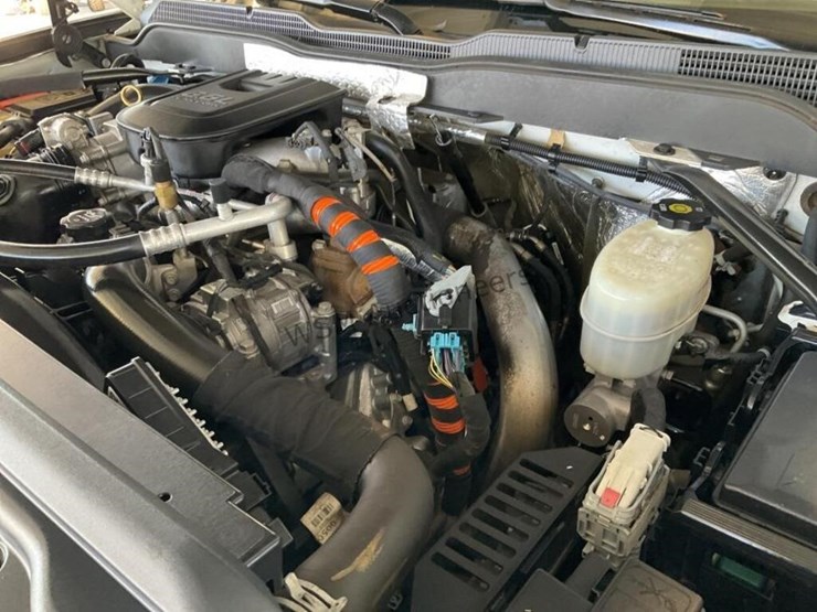 2015-chevrolet-silverado-2500hd-image-12