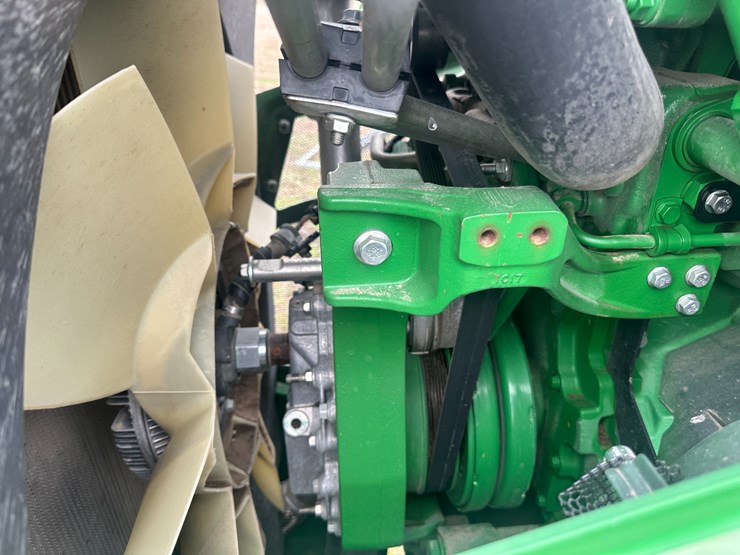 2021-john-deere-8rt-340-image-73