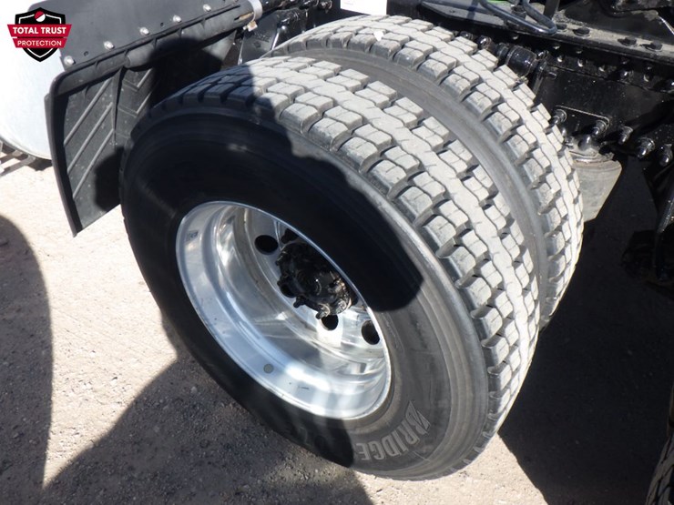 2022-freightliner-cascadia-116-image-13