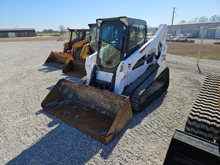 2022-bobcat-t770-image-24