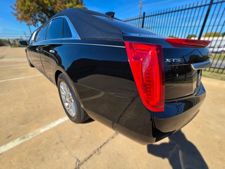 2017-cadillac-federal-70-in-limo---30,529-miles-w-premium-coachwork-by-federal-image-9