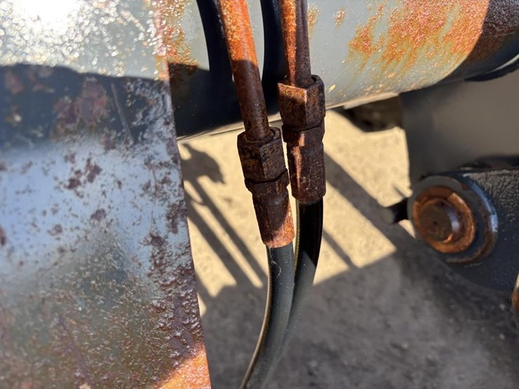 2017-deere-210lep-image-12