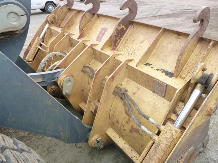 2005-deere-624j-image-22