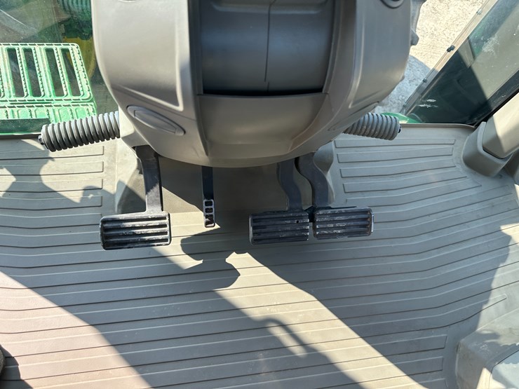 2023-john-deere-8r-250-image-59