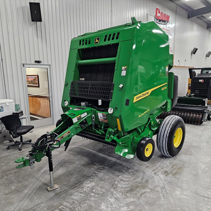 2023 JOHN DEERE 451M