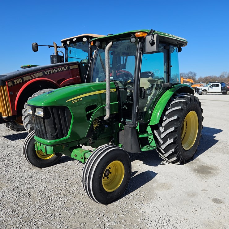 2011 JOHN DEERE 5085M