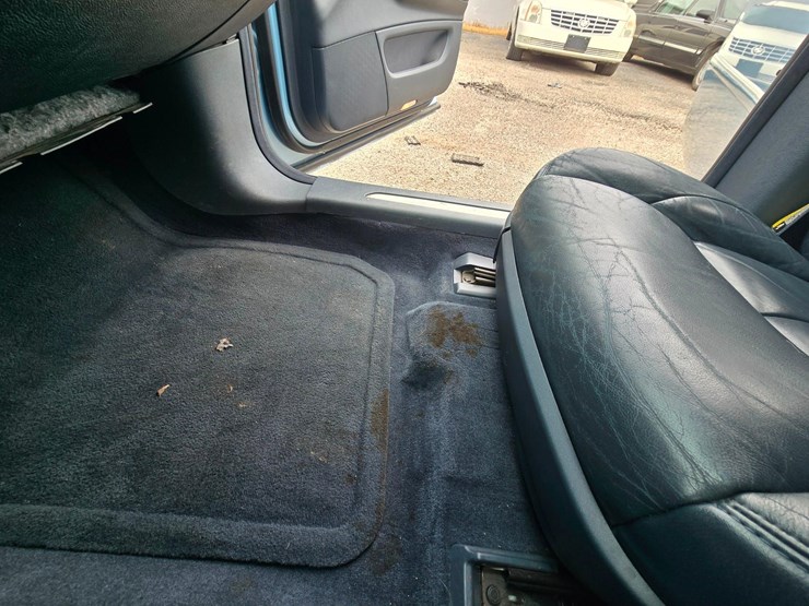 2006-cadillac-gm-superior-coach-6-door-limousine---only-21,567-miles-image-45