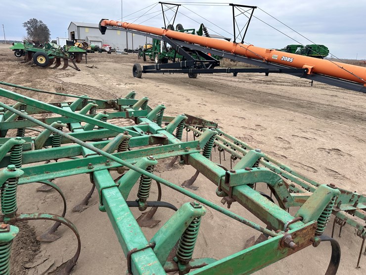 john-deere-1100-image-8