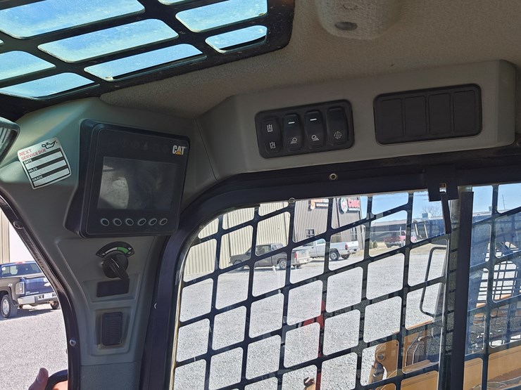 2021-caterpillar-259d3-image-11