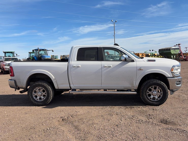 2020-ram-2500-laramie-image-3