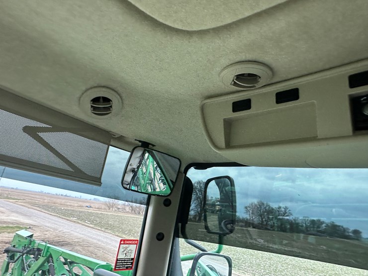 2021-john-deere-r4044-image-112