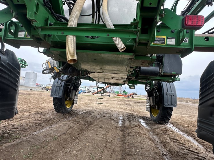 2021-john-deere-r4044-image-28