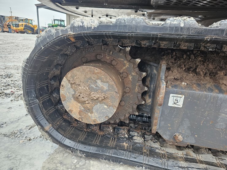 2022-case-cx57c-image-18