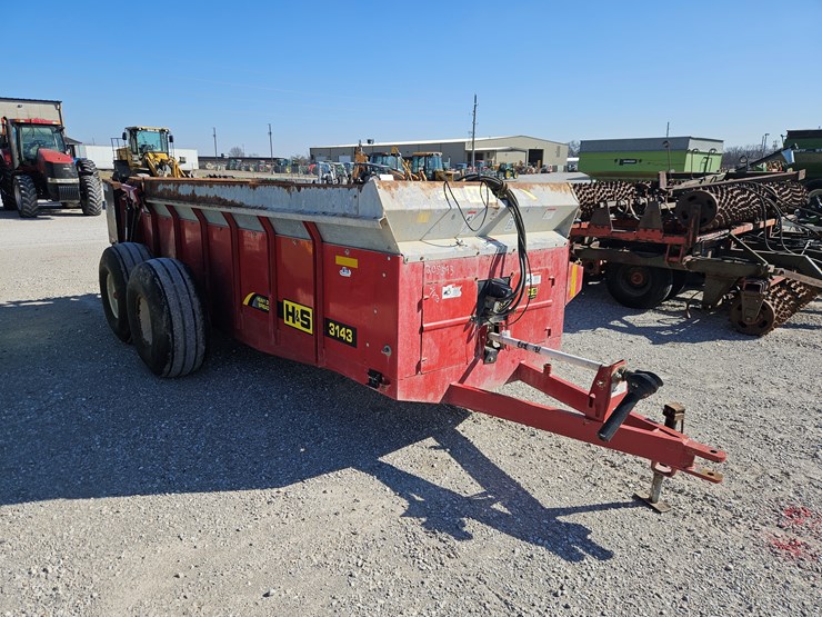 #205593-•-2011-h-&-s-3143-manure-spreader-image-11