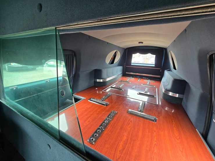 2004-cadillac-eagle-ultimate-hearse,-eagle-coachbuilders,-hearse-collector-special-image-28