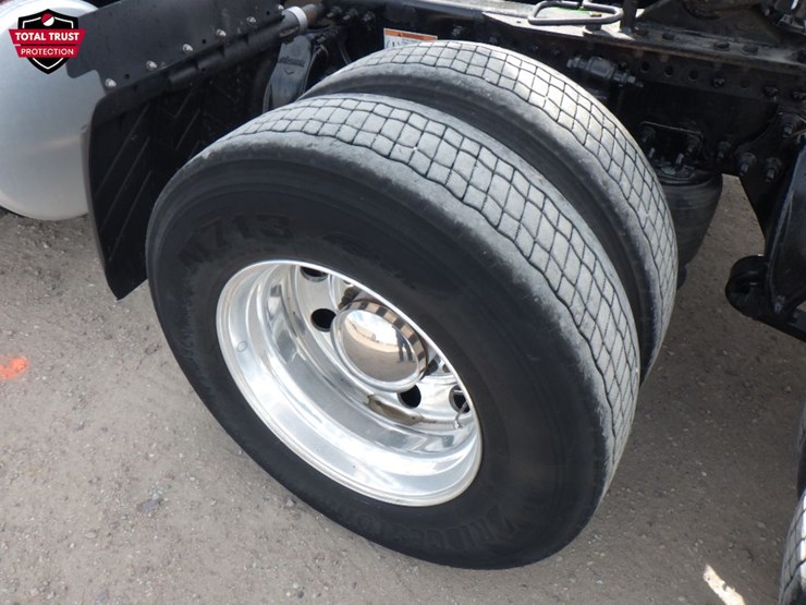 2022-freightliner-cascadia-116-image-13