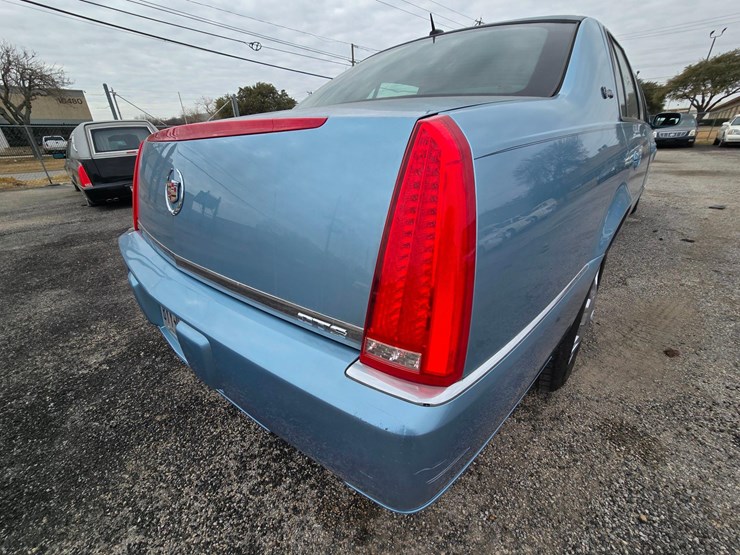 2006-cadillac-superior-6-door-limousine,-ultra-low-20396-miles-image-9