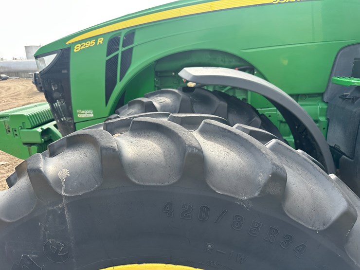 2019-john-deere-8295r-image-8