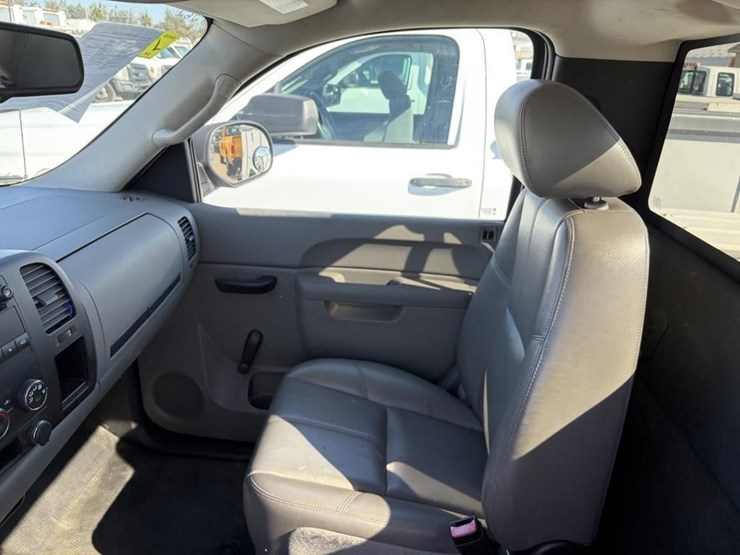 2011-chevrolet-2500-image-12