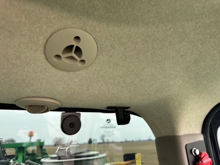 2021-john-deere-r4038-image-101