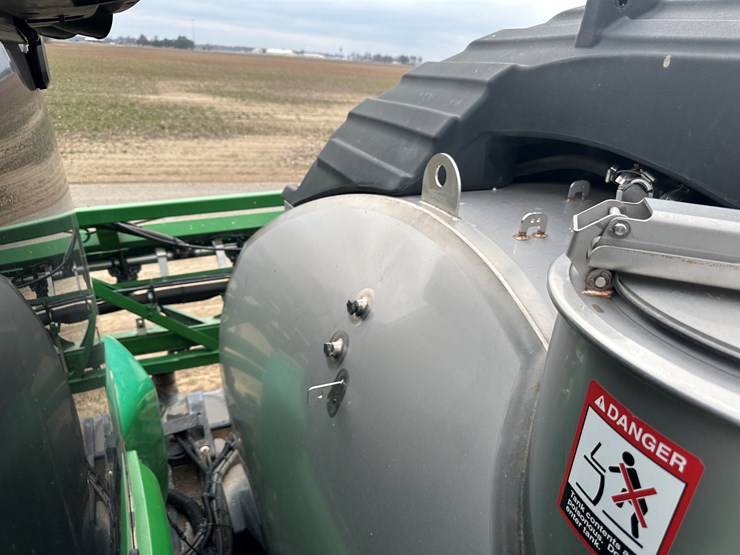 2021-john-deere-r4044-image-100