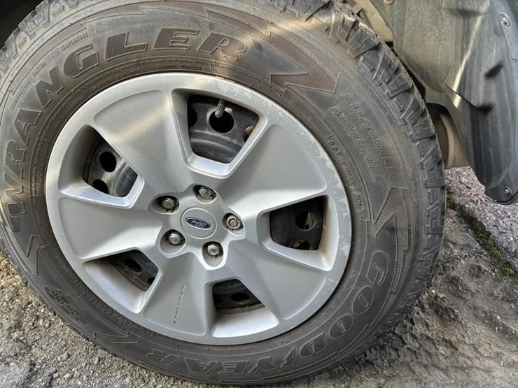 2013-ford-explorer-image-5