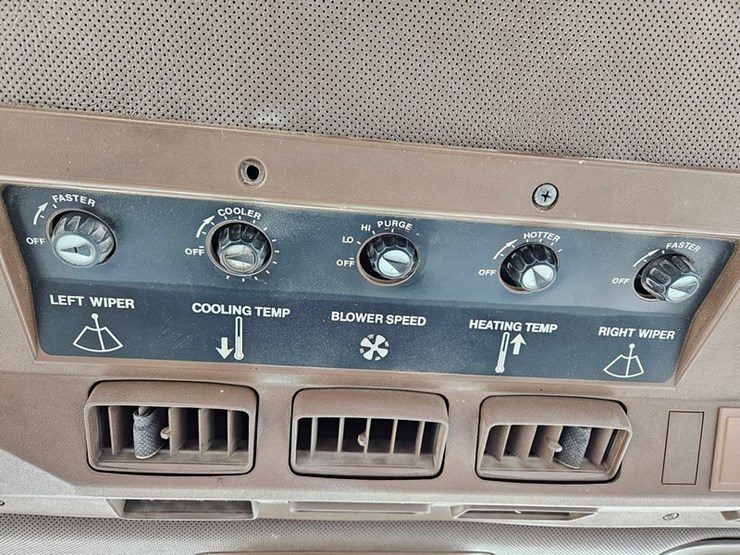 john-deere-2950-image-32