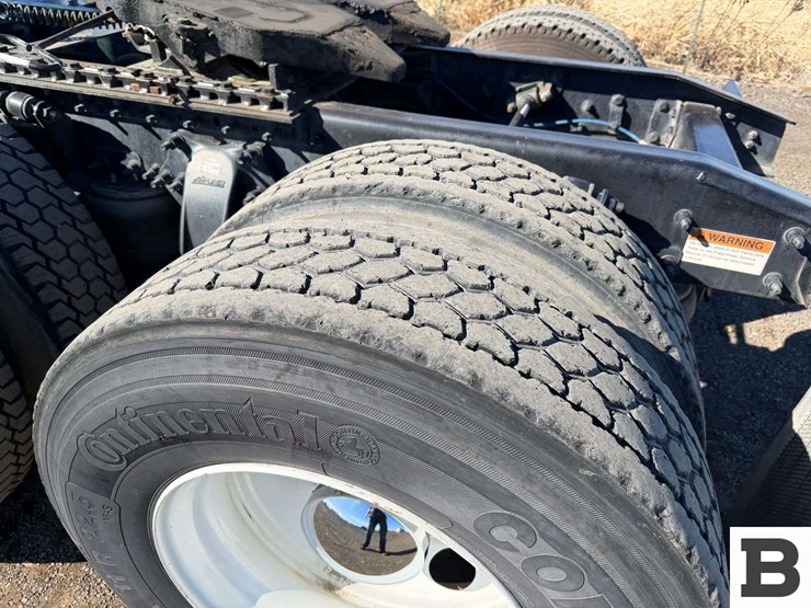 2017-freightliner-cascadia-125-image-26